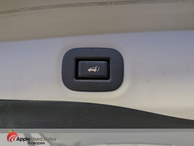 Used 2017 White Nissan SL image 11
