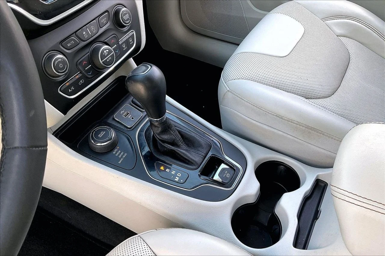 Used 2022 Blue Jeep Limited image 32