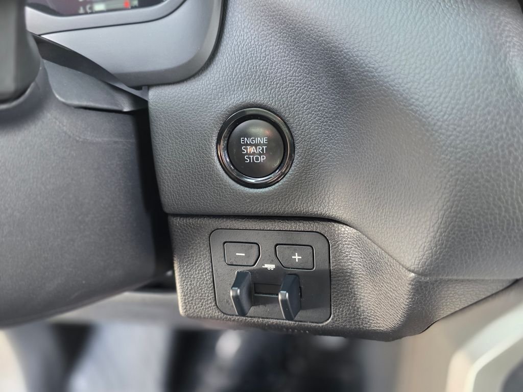 2025 Toyota Tundra Limited - Photo 36