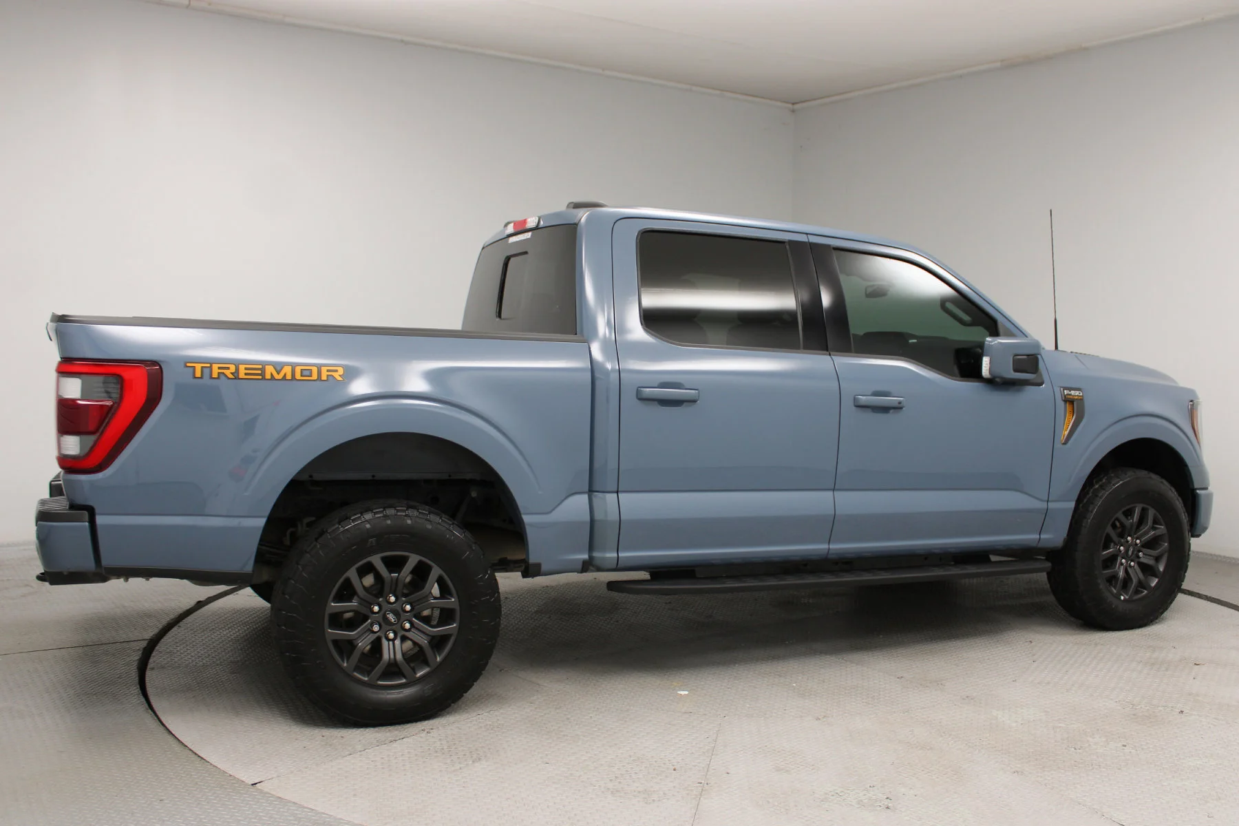 Used 2023 AZURE GRAY METALLIC TRICOAT Ford Tremor 4WD SuperCrew Box image 26