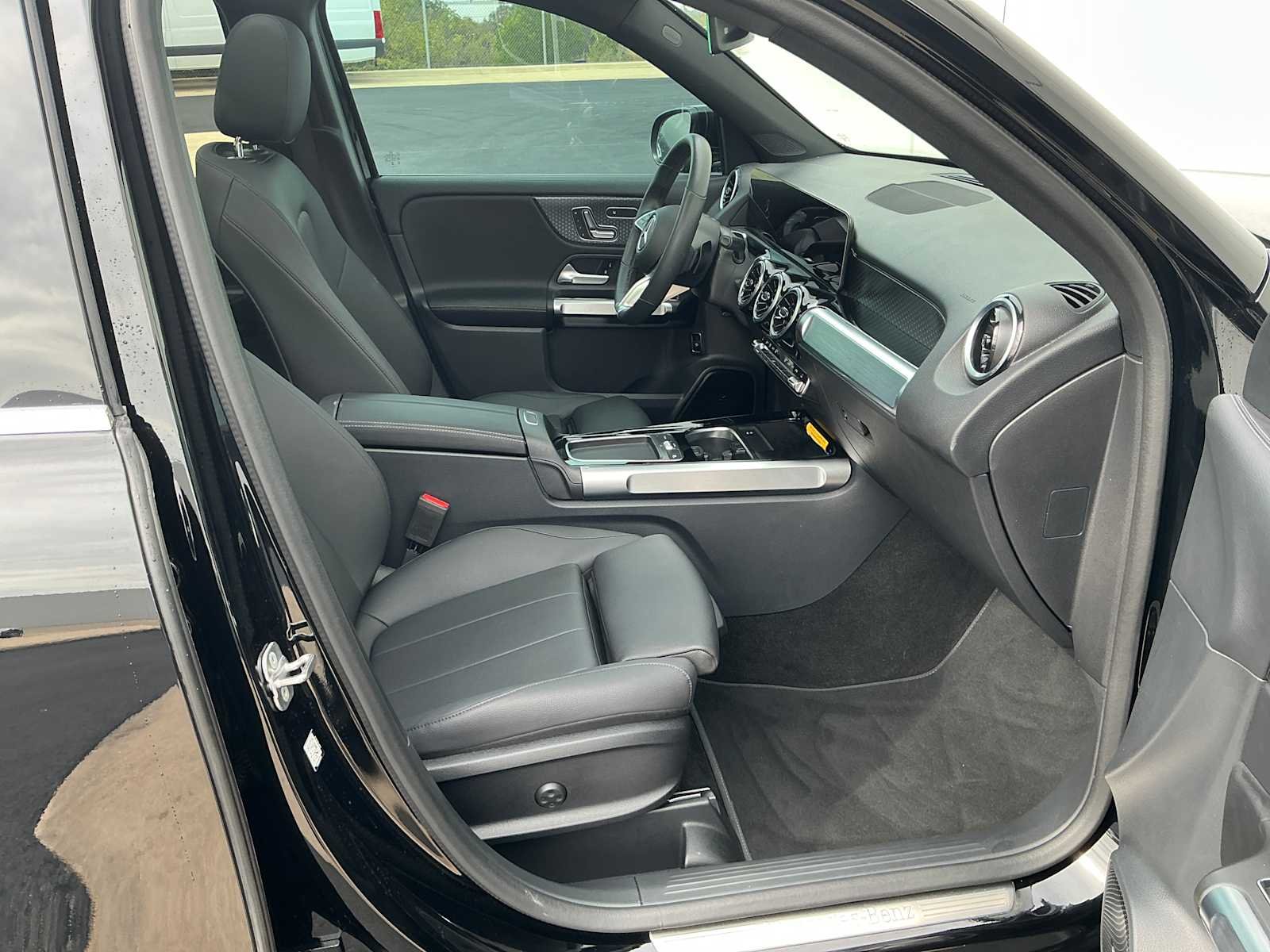 Used 2026 Night Black Mercedes-Benz GLB 250 image 11
