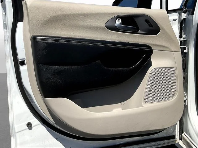 Used 2024 White Chrysler Touring L image 21