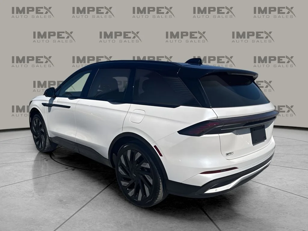 Used 2026 White Lincoln Reserve image 3