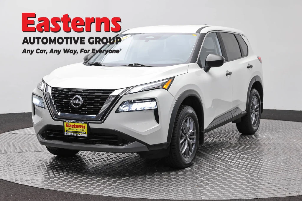 Used 2023 White Nissan S image 1