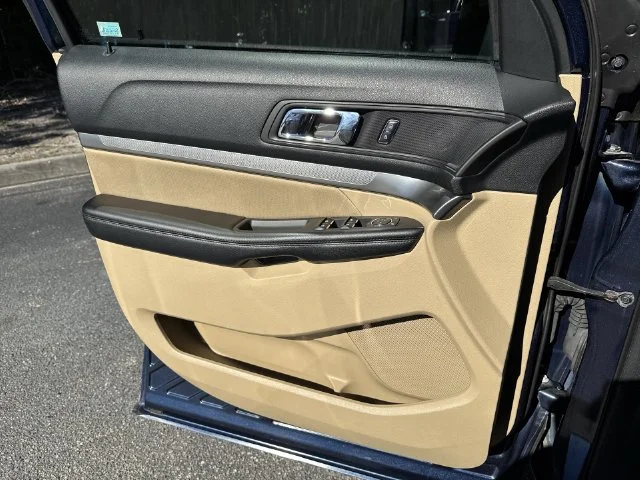 Used 2017 Blue Ford Base image 27