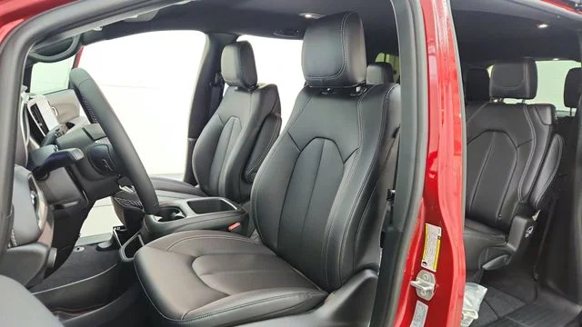 New 2026 Red Hot Pearl-Coat Exterior Paint Chrysler Select image 18