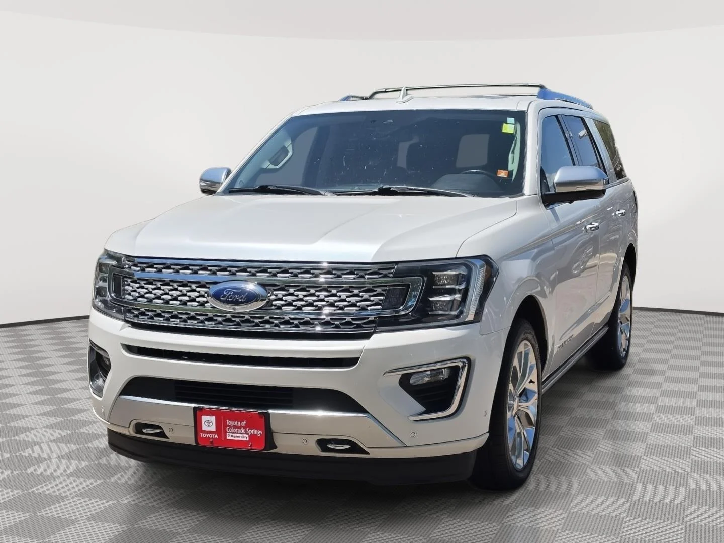 Used 2019 White Platinum Metallic Tri-Coat Ford Platinum image 3
