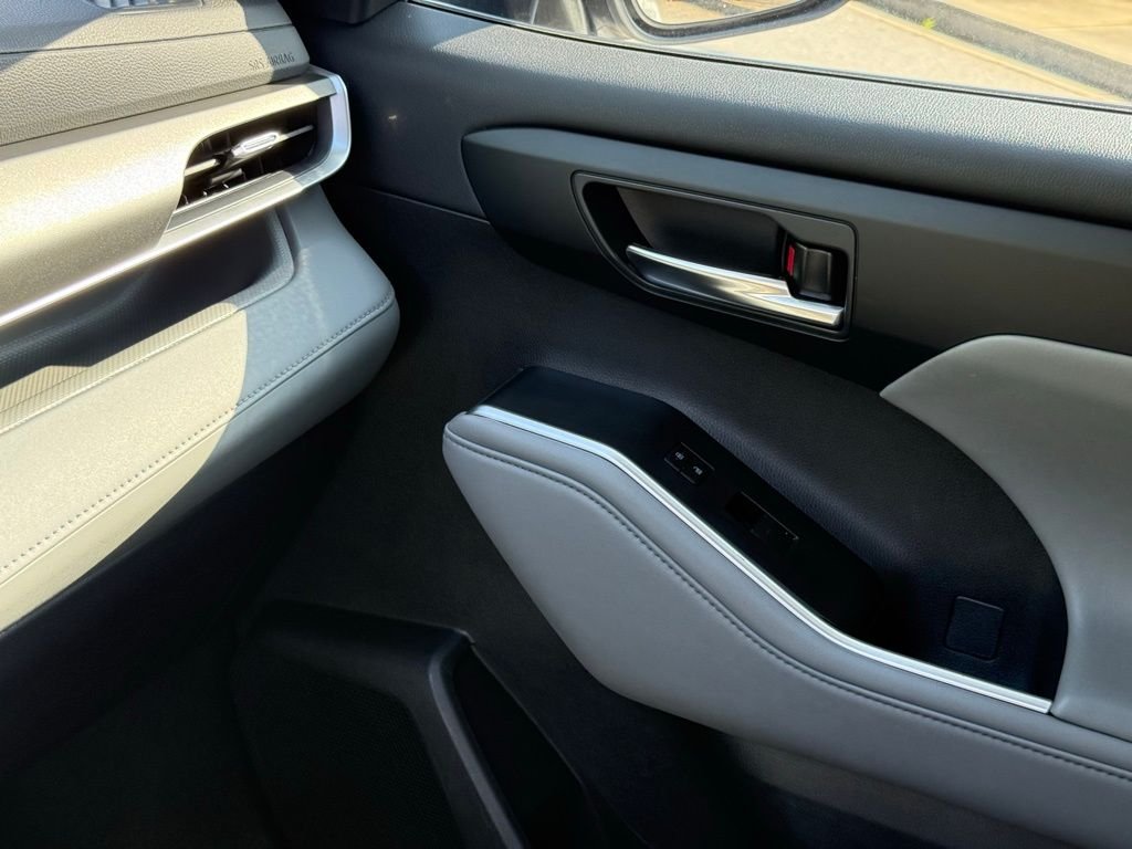 Used 2023 Beige Toyota XLE image 39