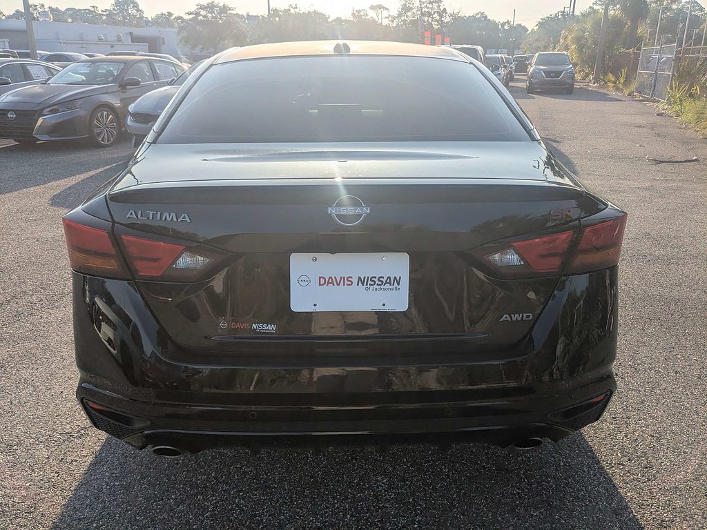 2025 Nissan Altima SR - Photo 5