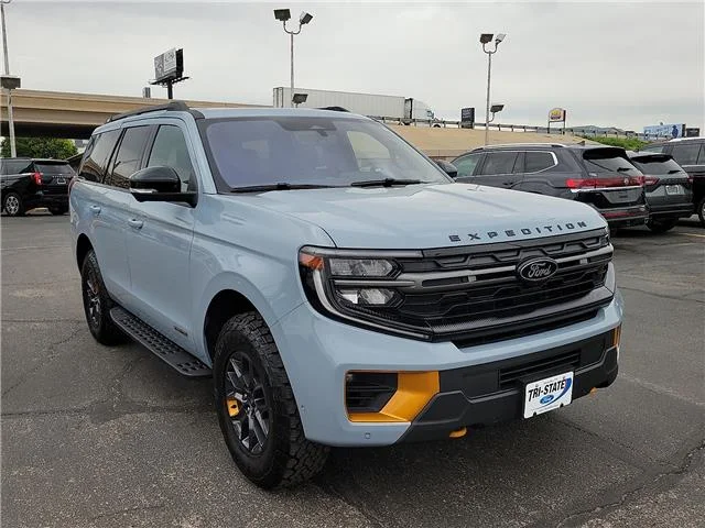 Used 2025 Glacier Gray Metallic Tricoat Ford Tremor 4x4 image 6
