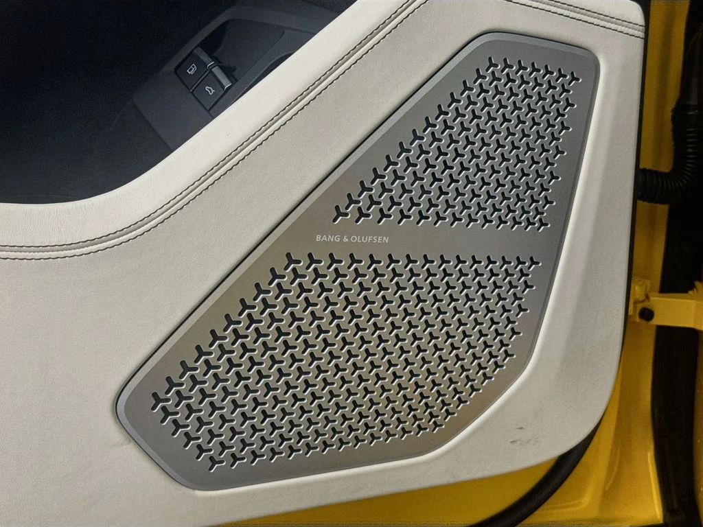 Used 2026 Giallo Auge Metallic Lamborghini SE image 17