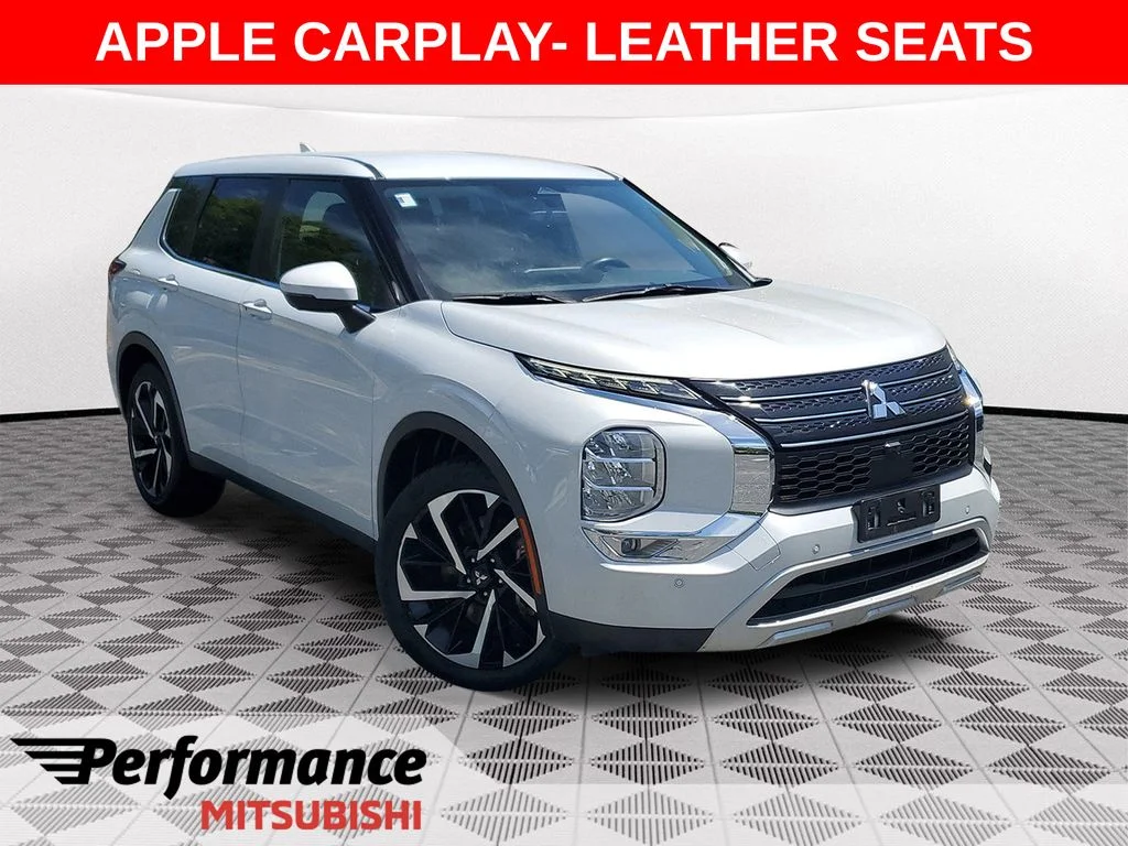 2024 Mitsubishi Outlander SE 2WD's photo