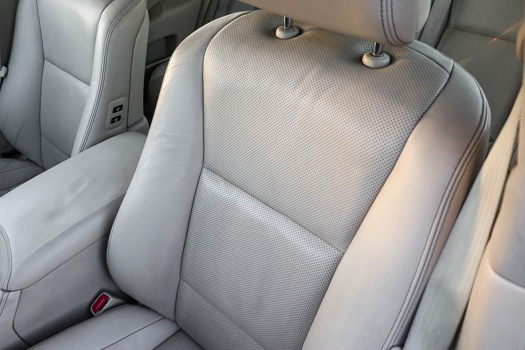 Used 2016 White Pearl Lexus 460 image 30
