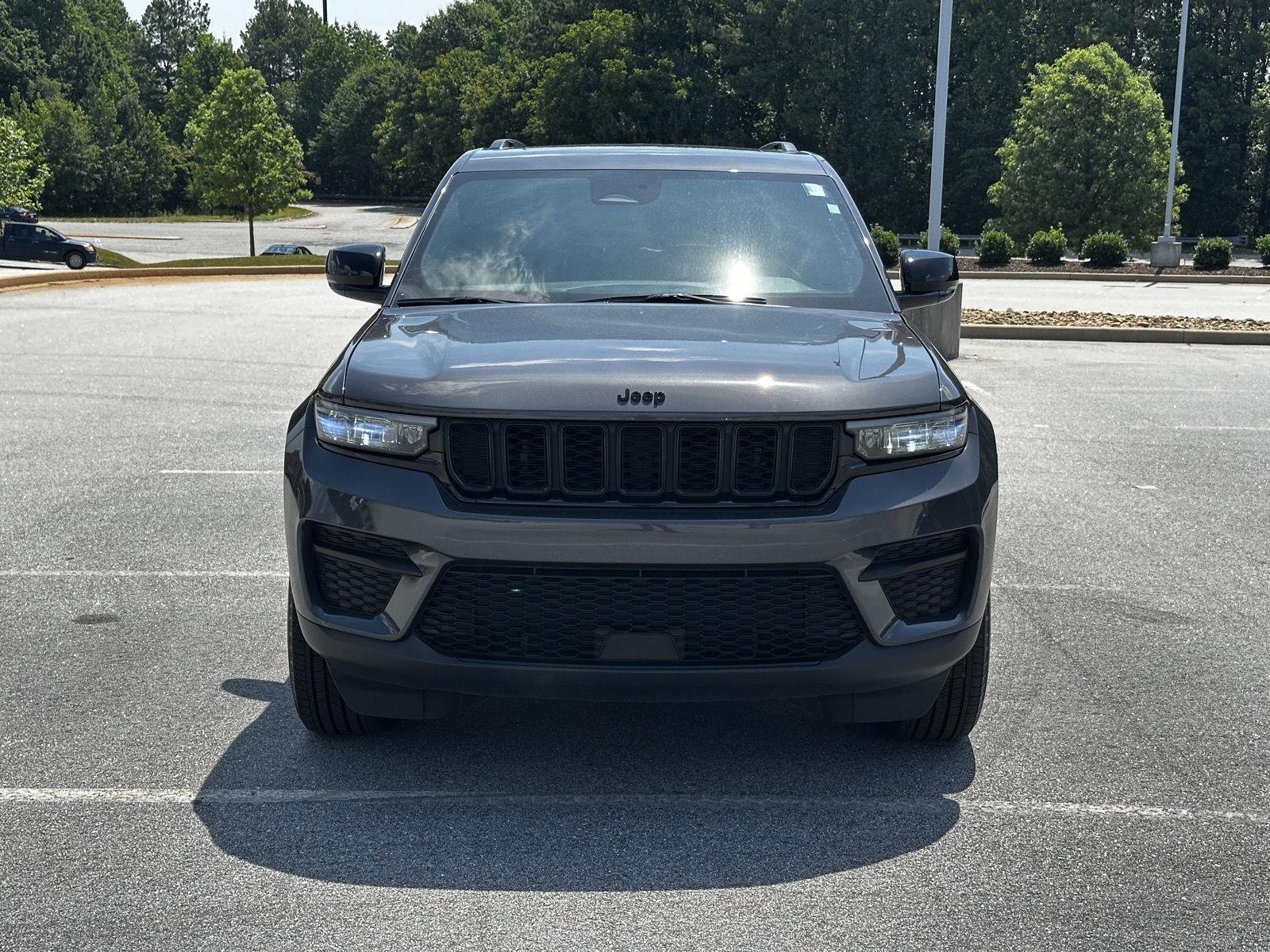 Certified Used 2024 Baltic Gray Metallic Clearcoat Jeep Altitude X image 3