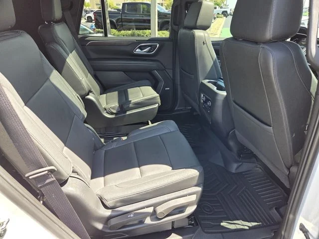 Used 2023 White Chevrolet Z71 image 19