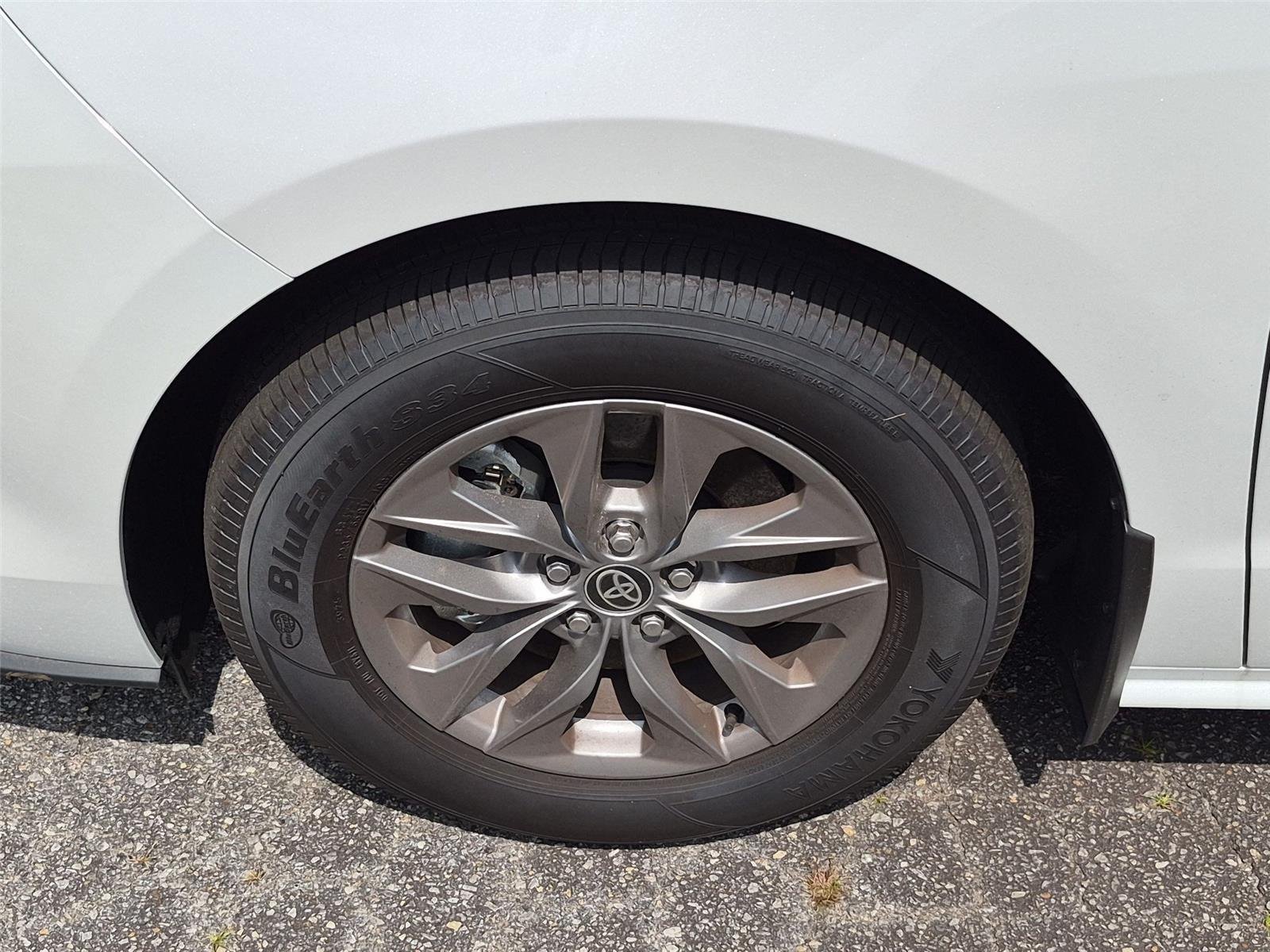 Used 2026 Wind Chill Pearl Toyota XLE image 10