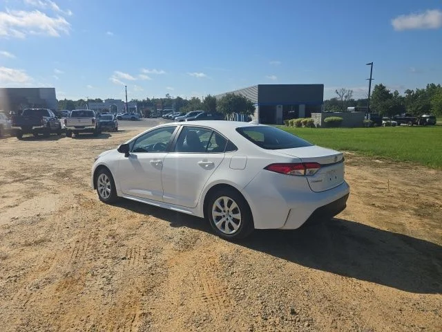 Used 2025 White Toyota LE image 5