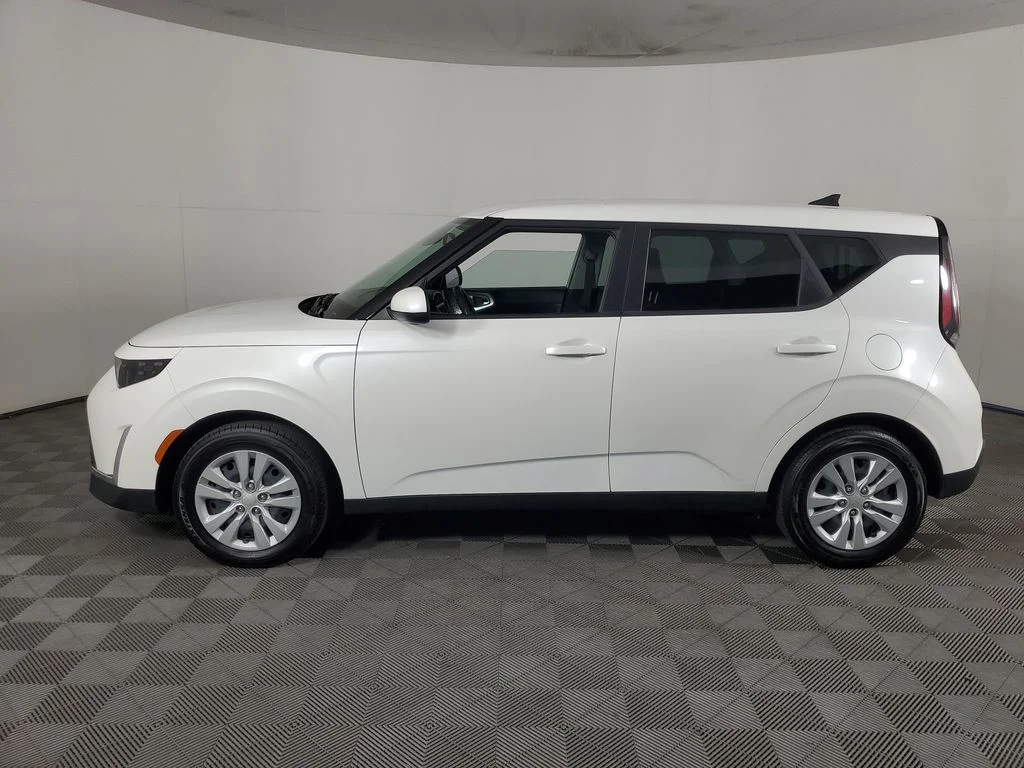 Used 2025 White Kia LX image 7