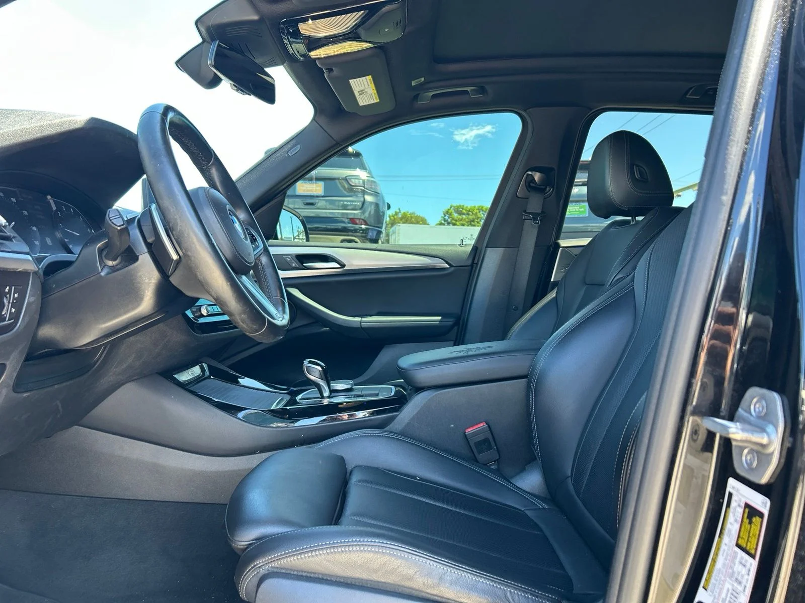 Used 2022 Black Sapphire Metallic BMW sDrive30i image 9