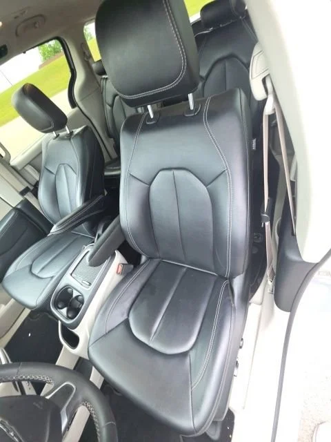 Used 2024 Silver Chrysler Touring L image 21