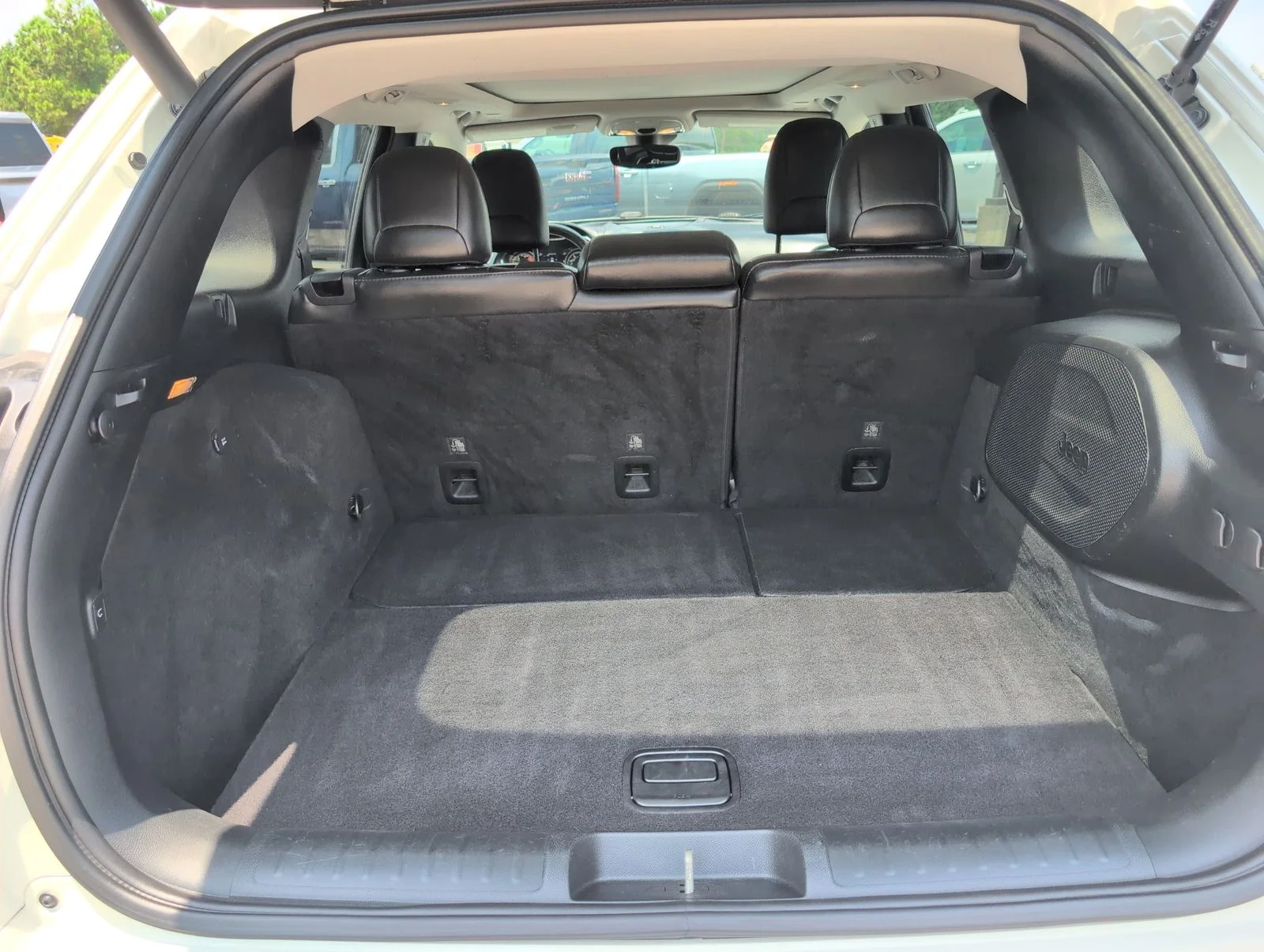 Used 2019 White Jeep Overland image 5