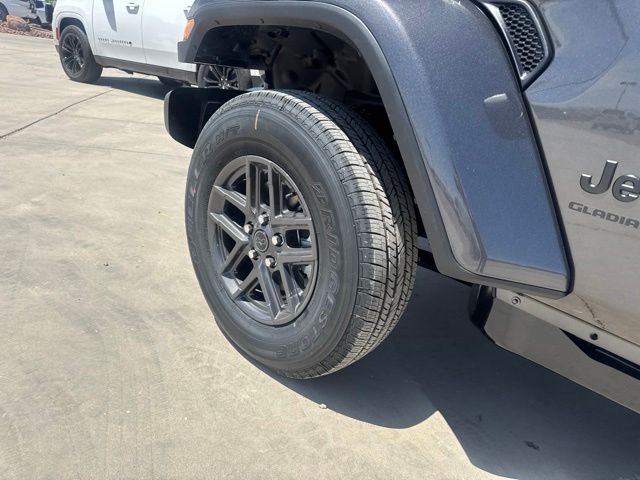 New 2026 Granite Crystal Metallic Clearcoat Jeep Sport S image 7