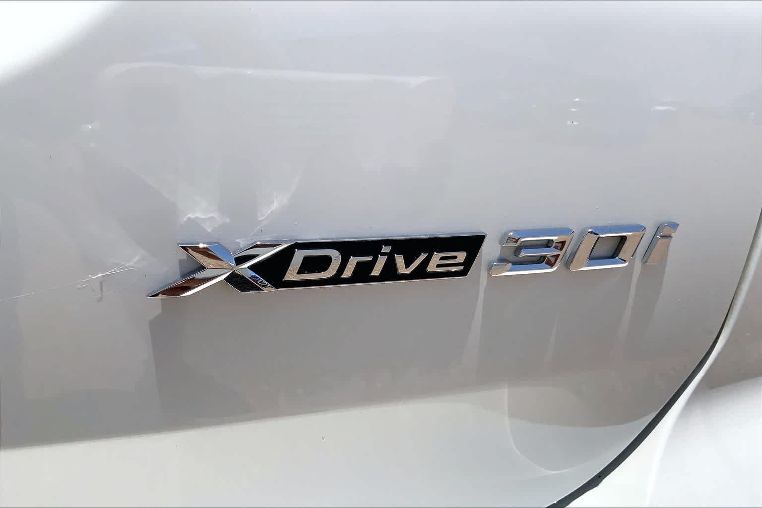 Used 2022 Alpine White BMW xDrive30i image 10