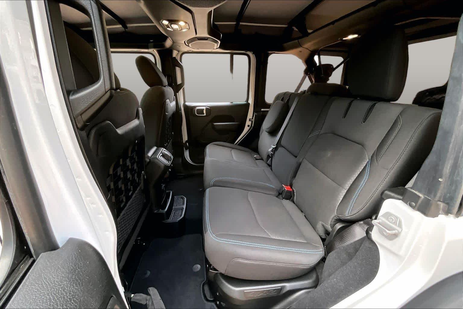 Used 2022 Bright White Clearcoat Jeep Unlimited Rubicon image 19