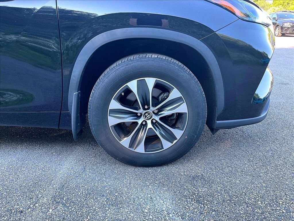 Used 2023 Black Toyota XLE image 7