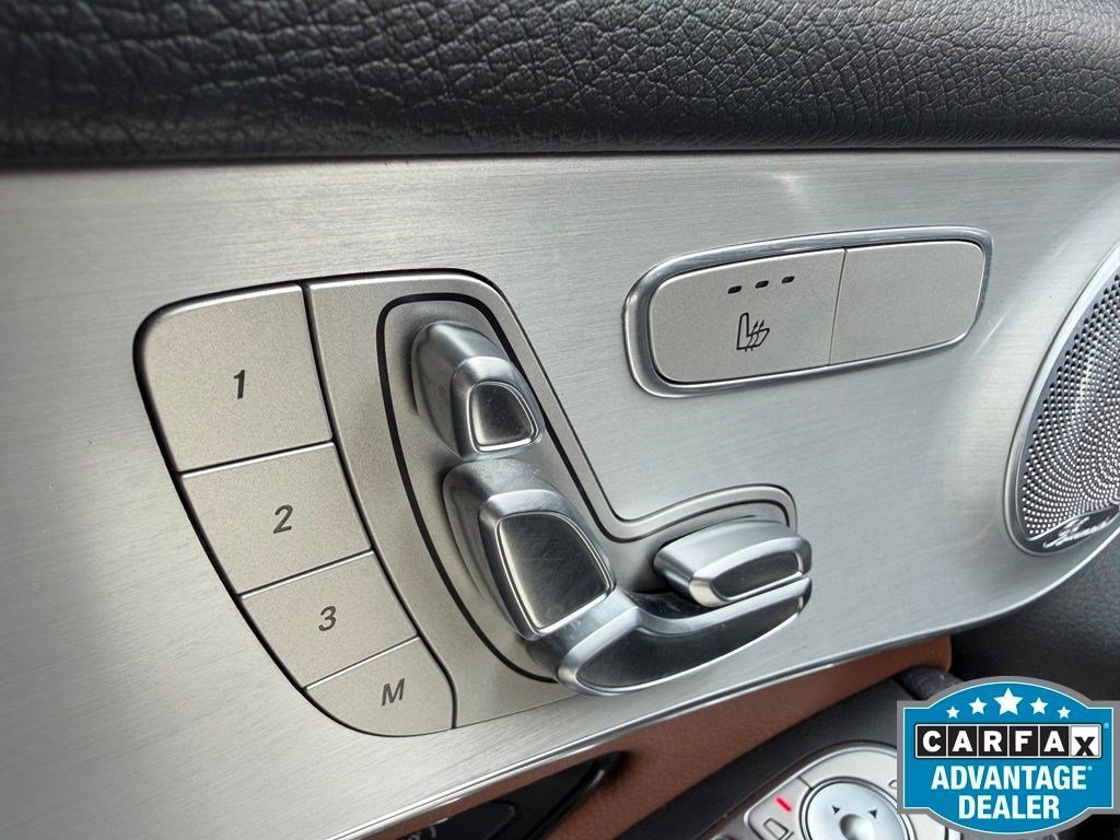 Used 2021 Brilliant Blue Metallic Mercedes-Benz GLC 300 image 20