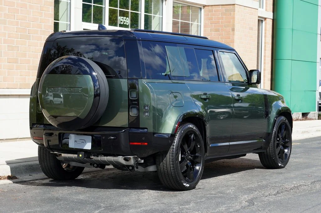 New 2026 Woolstone Green Land Rover X-Dynamic SE image 6