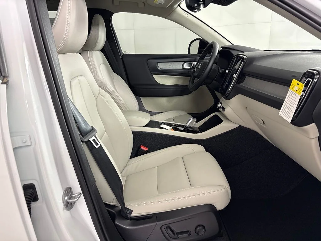 New 2026 Crystal White Volvo Plus image 41