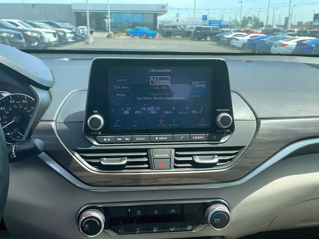 Used 2025 Bluestone Pearl Nissan SV image 17