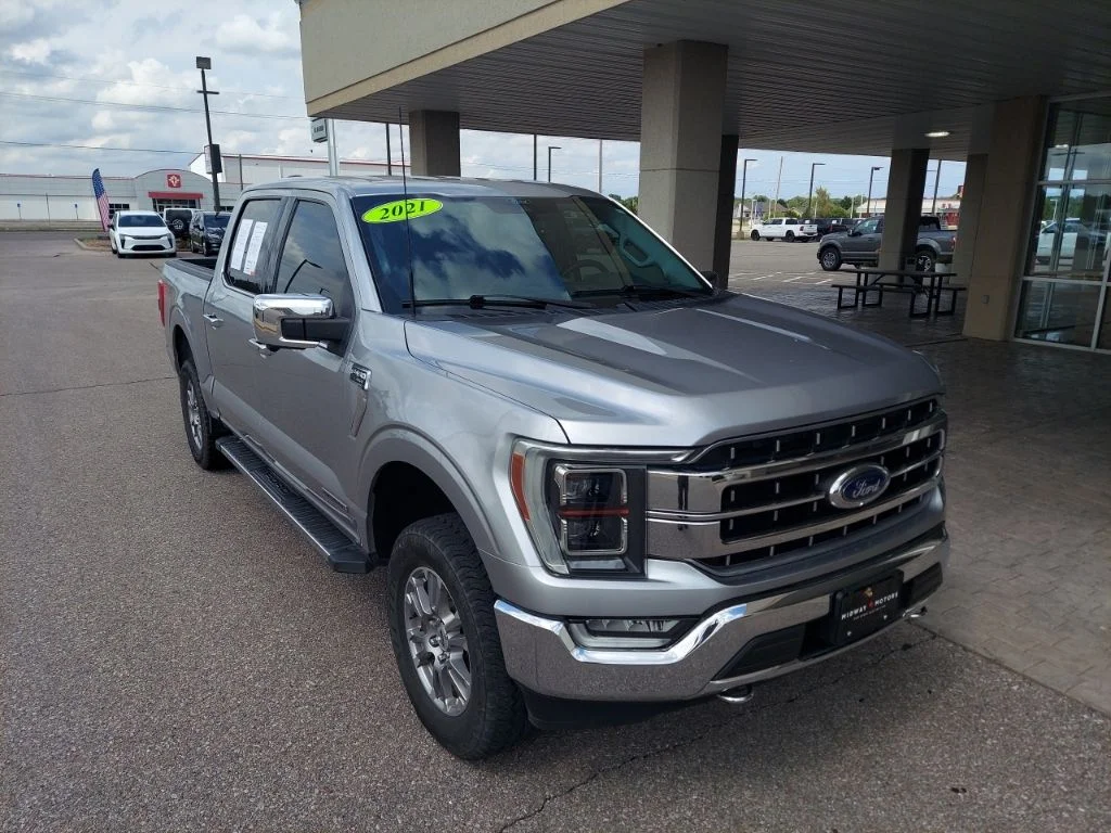 Used 2021 Silver Ford Lariat image 2
