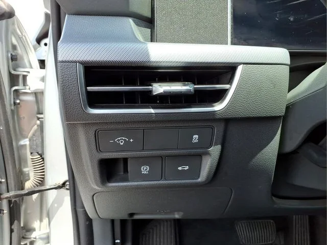 Used 2024 Silver Hyundai SEL image 25