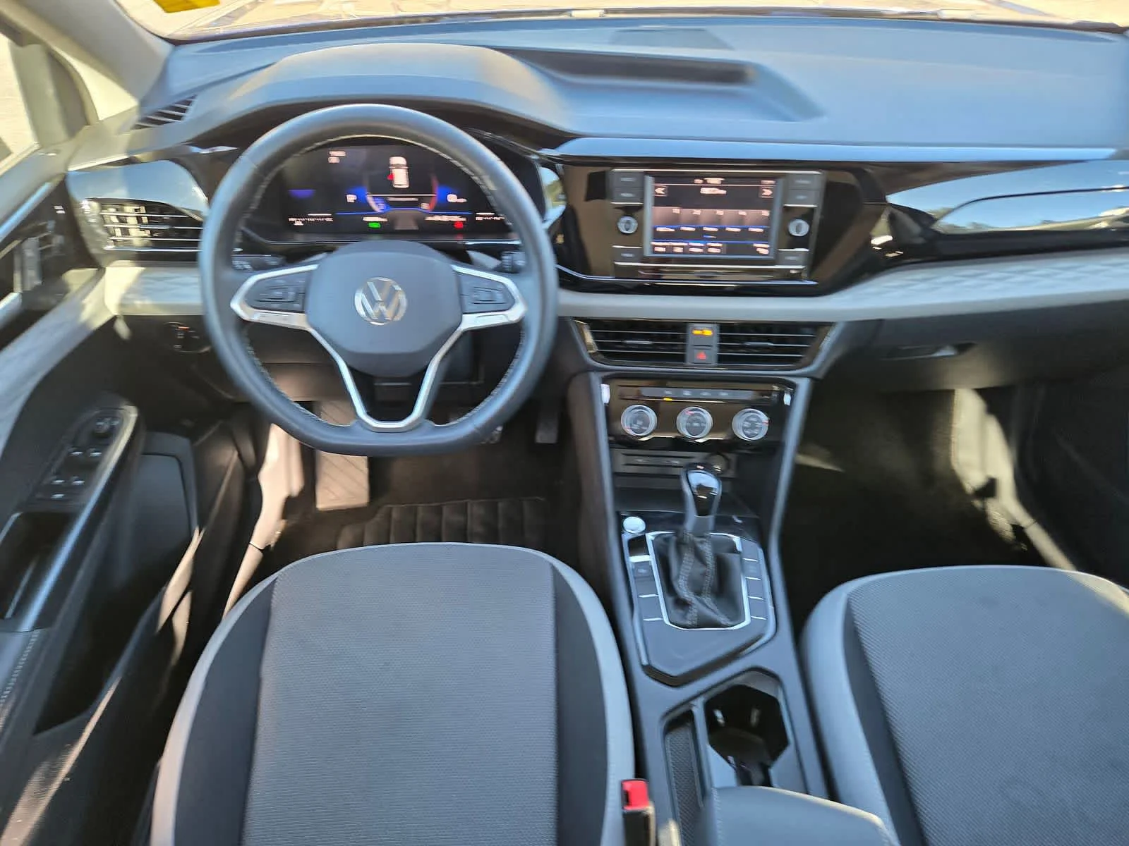 Used 2024  Volkswagen S image 8