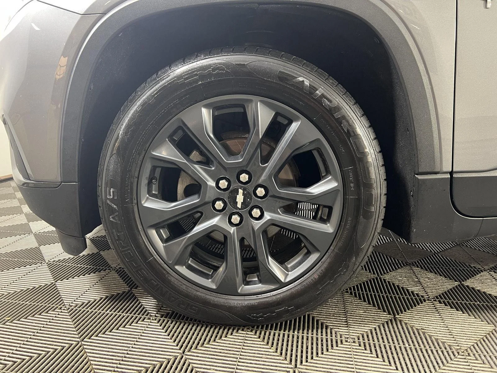 Used 2020 SATIN STEEL METALLIC Chevrolet RS image 33