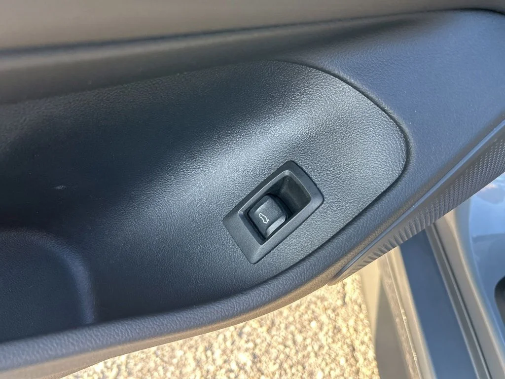 Used 2025 Gray BMW xDrive40 image 34
