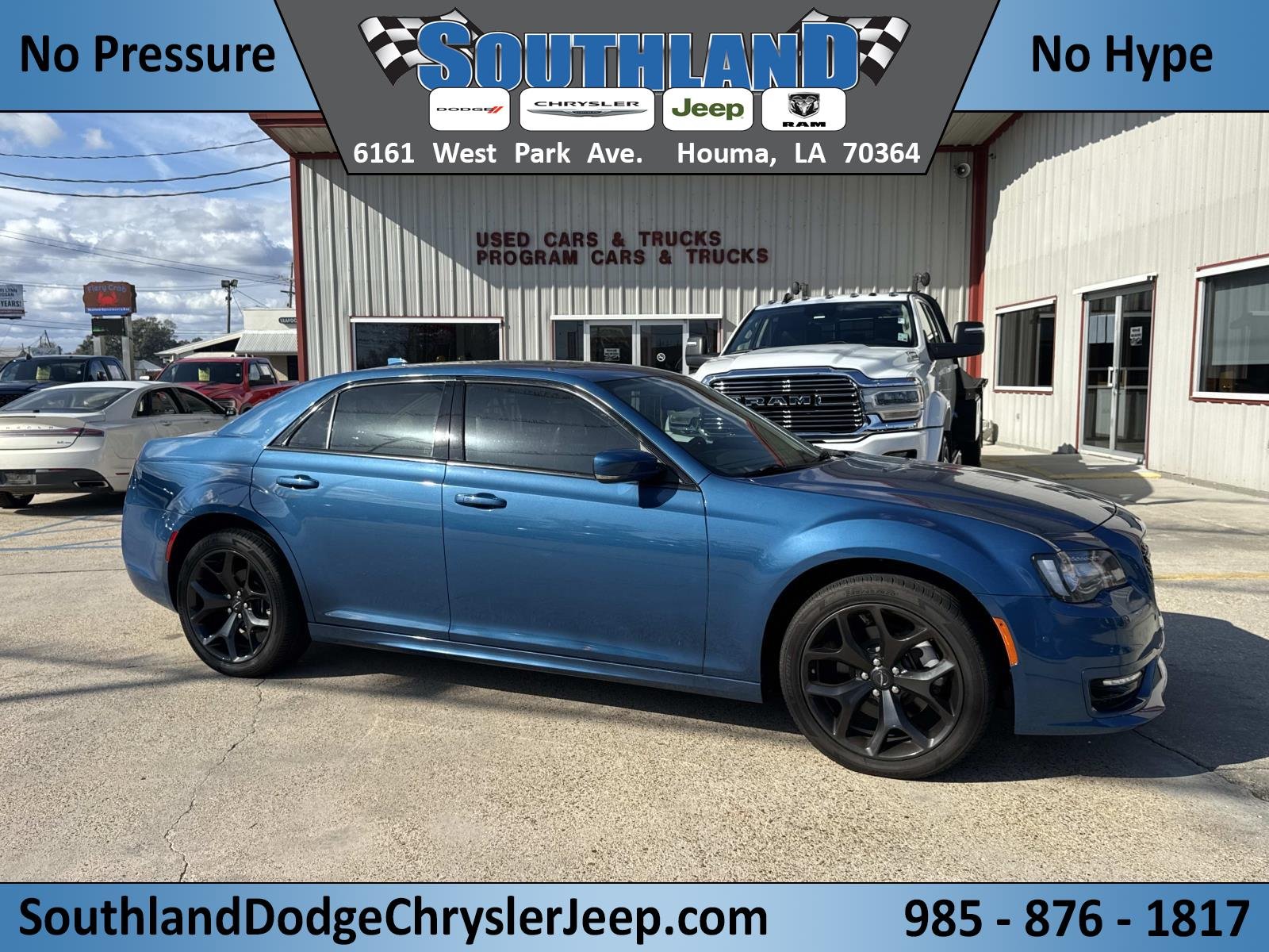 2023 Chrysler 300 Touring L