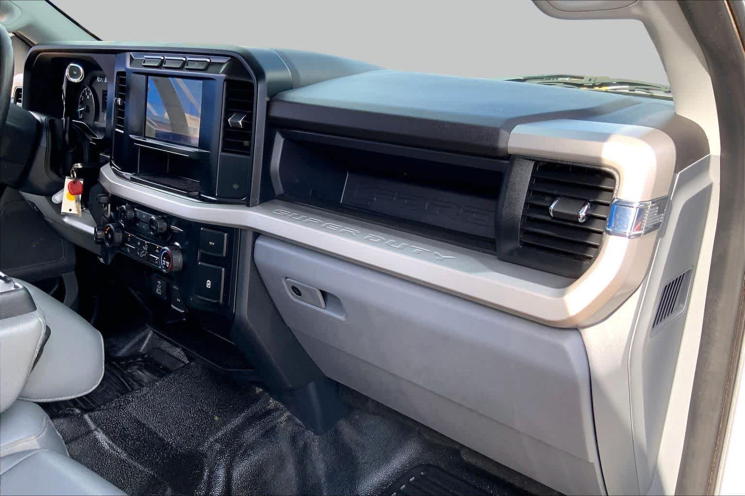Used 2024 Oxford White Ford XL image 19