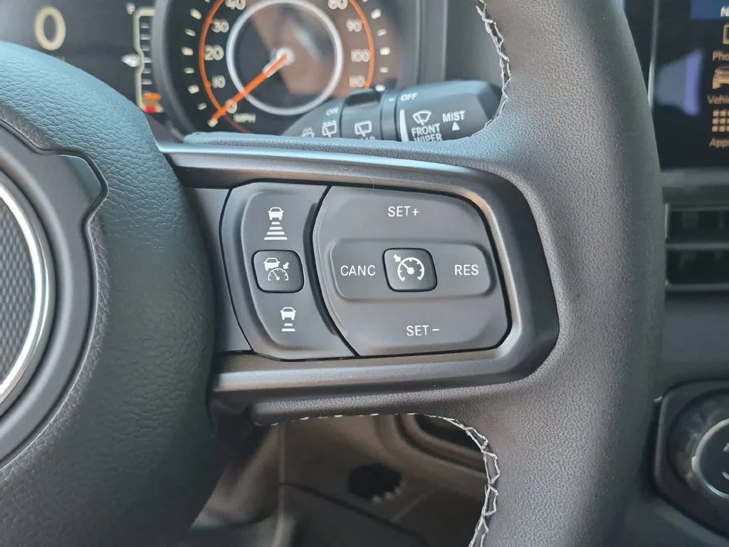 New 2027 White/off-white Jeep Rubicon X image 23