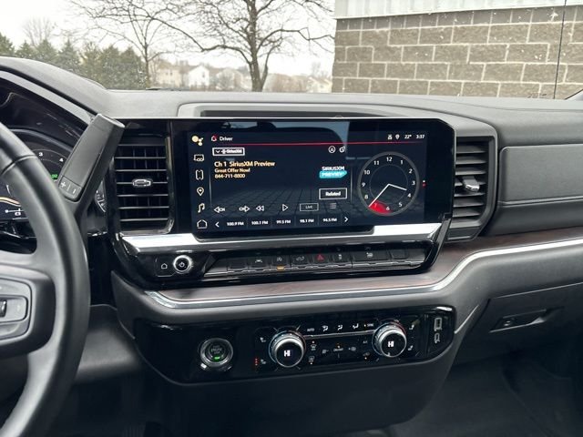 Used 2024 White GMC SLT image 24