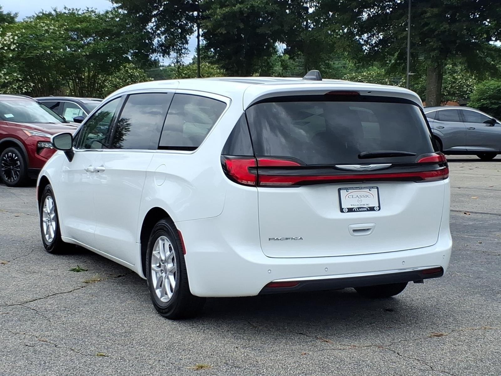 Used 2023 Bright White Clearcoat Chrysler Touring L image 9