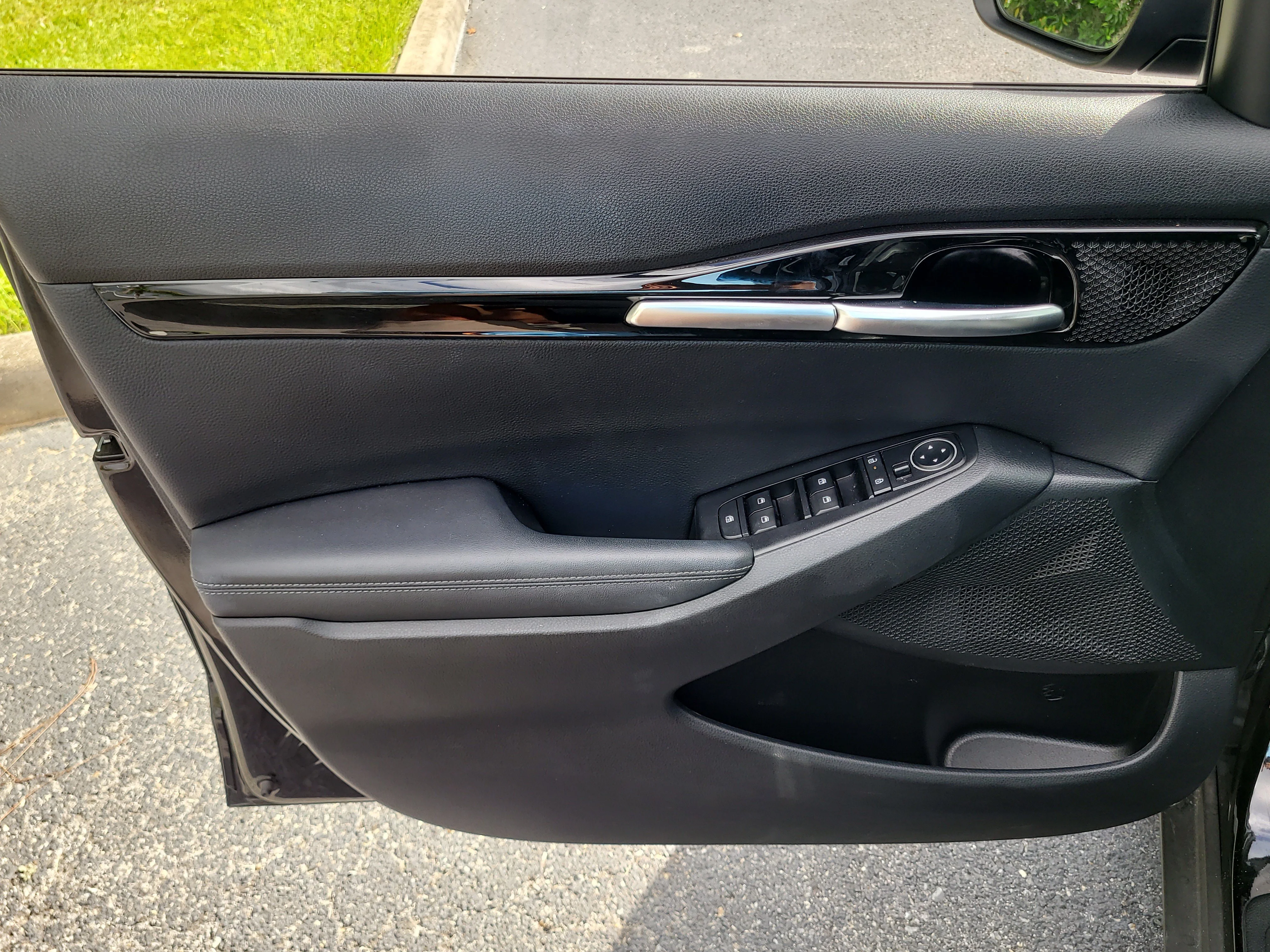 Used 2025 Fusion Black Kia S image 16