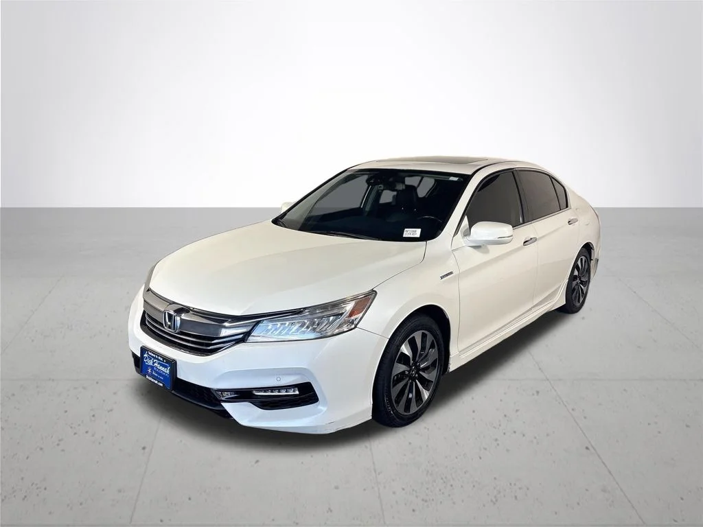 Used 2017 White Honda Touring image 2