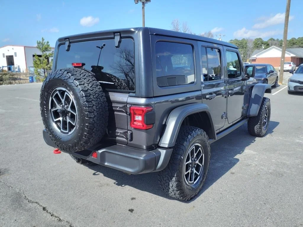 Used 2024 Granite Crystal Clearcoat Metallic Jeep Rubicon image 3