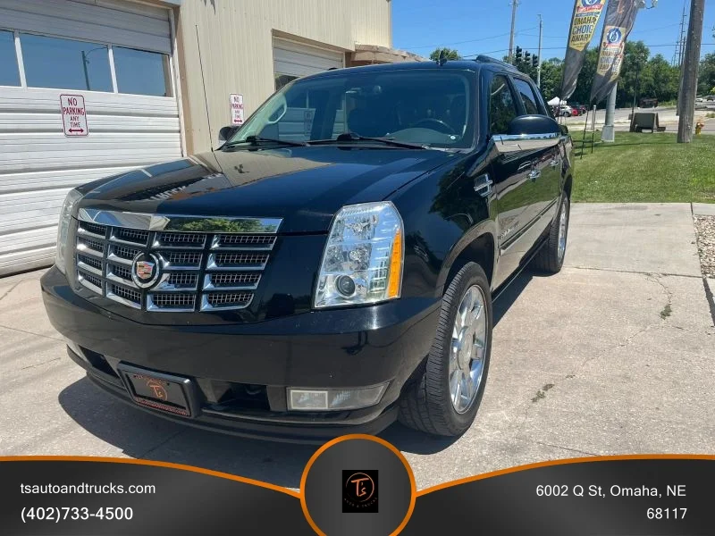 Used 2013 Black Cadillac Premium Sport Utility Pickup 4D 5 1/4 ft image 2