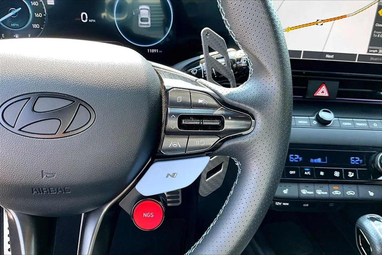 Used 2025 Blue Hyundai Base image 29