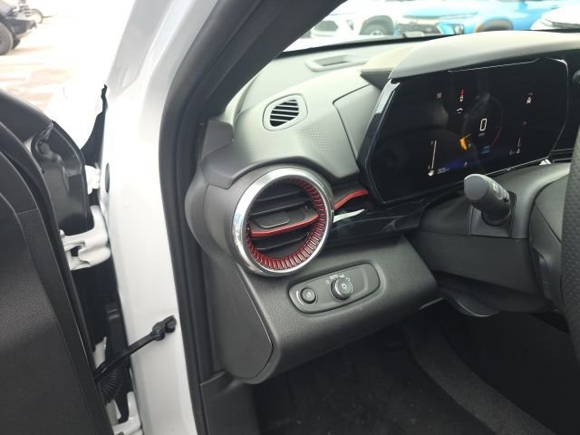 2026 Chevrolet Trax RS - Photo 12