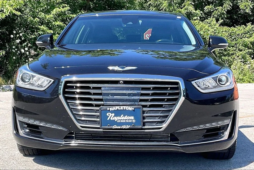 Used 2018 Black Genesis 3.3T Premium image 3
